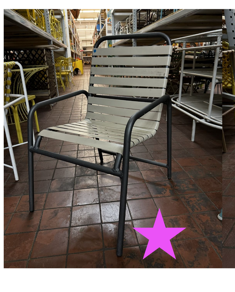 White Strap Vinyl Lawn Chair