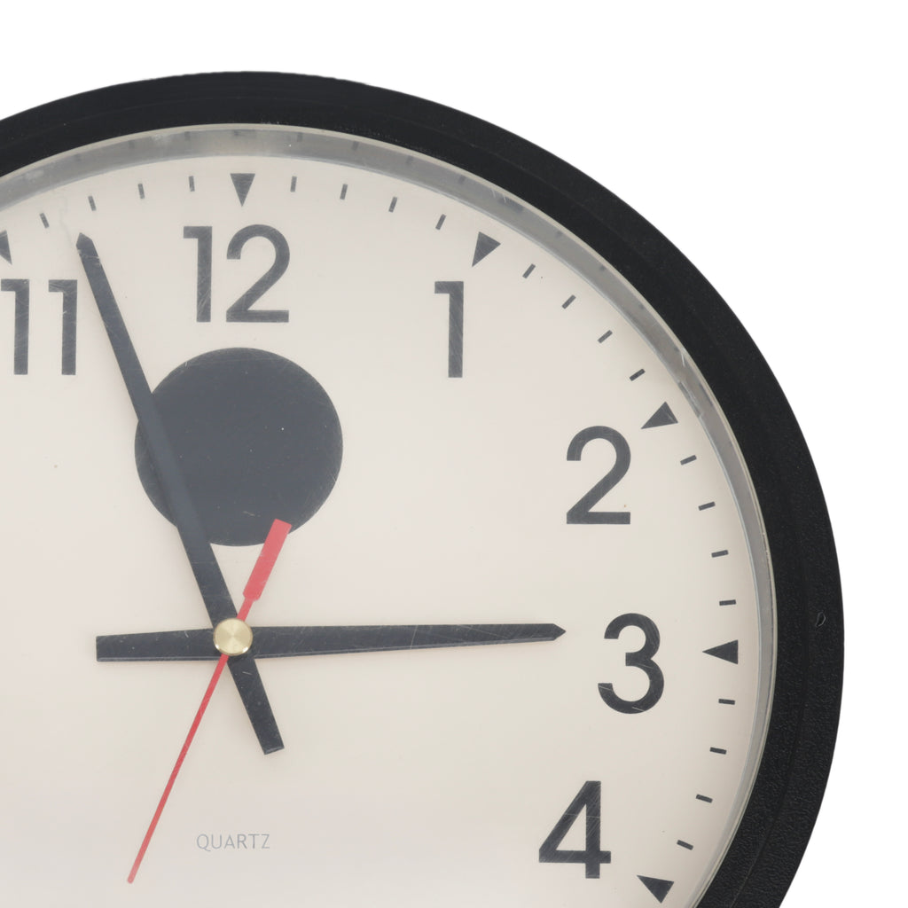 Black Plastic Frame Cream Face Quartz Wall Clock