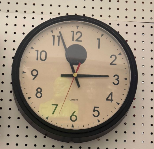 Black Plastic Frame Cream Face Quartz Wall Clock