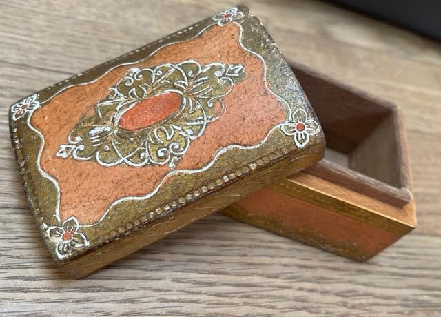Small Wood Chest Trinket