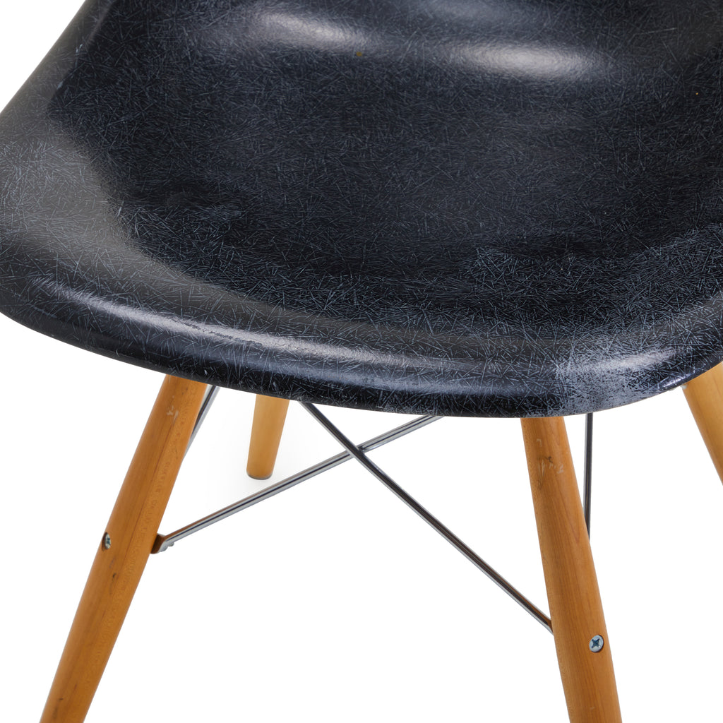 Shell Chair Dowel with Swivel Base