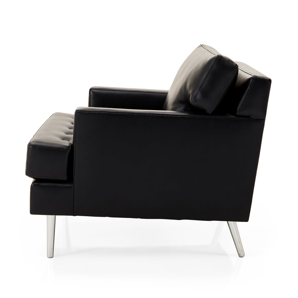 Black 810 Vinyl Lounge Chair