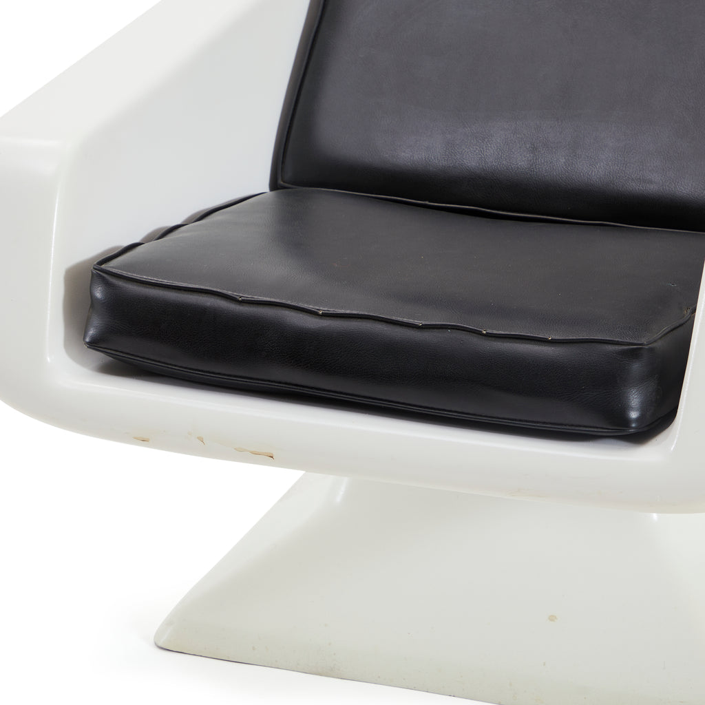 White & Black Mod Flight Chair