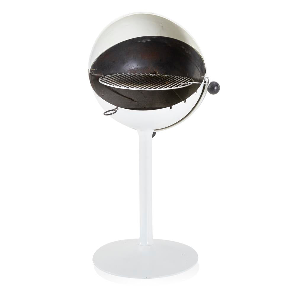 White Ball Grill on Tulip Base