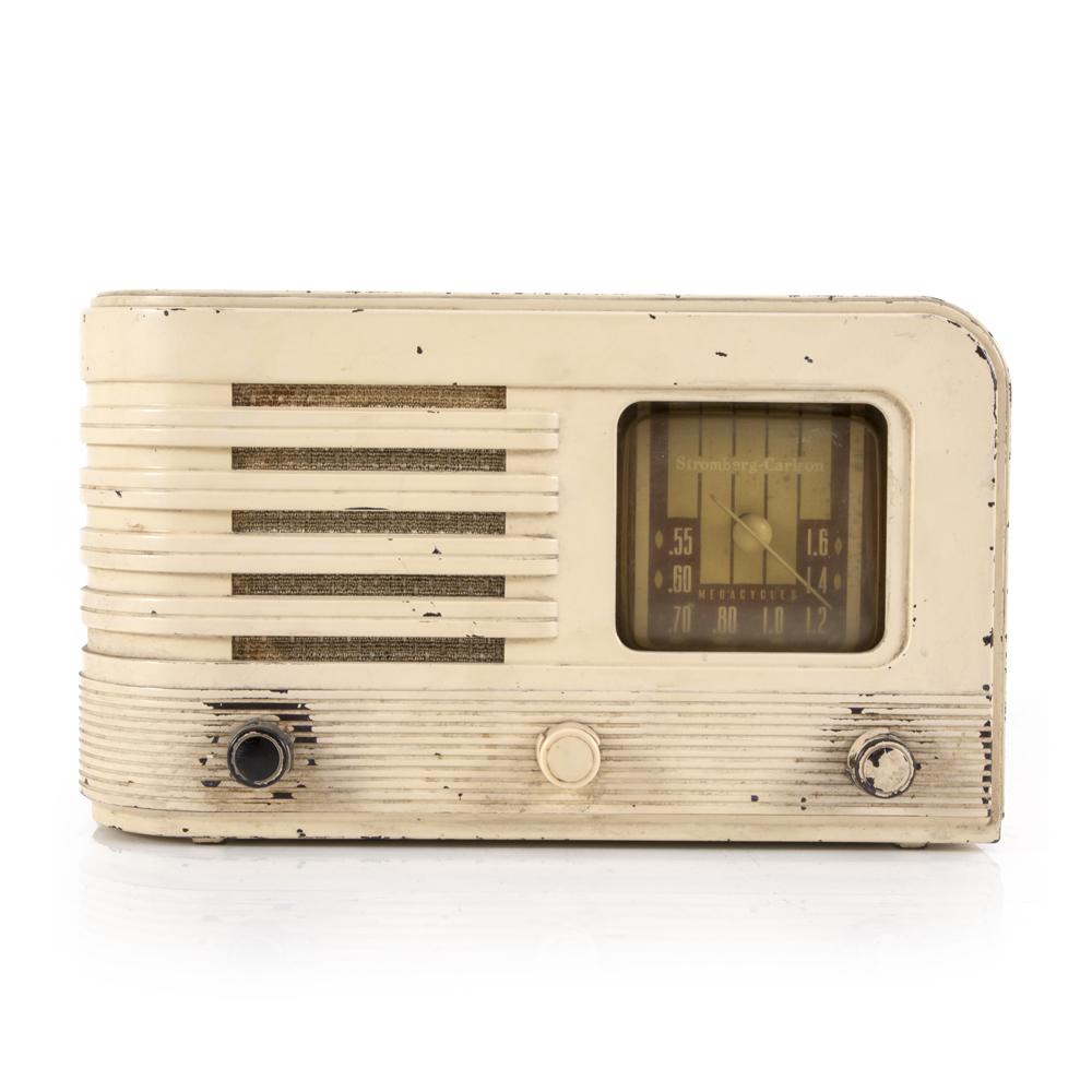 Cream Vintage Stromberg Carlson Radio
