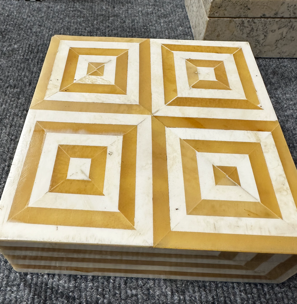 Gold and Cream Box with lid (A+D)